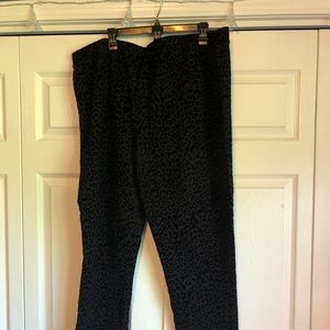 Susan Graver women’s black stretchy flocked pants